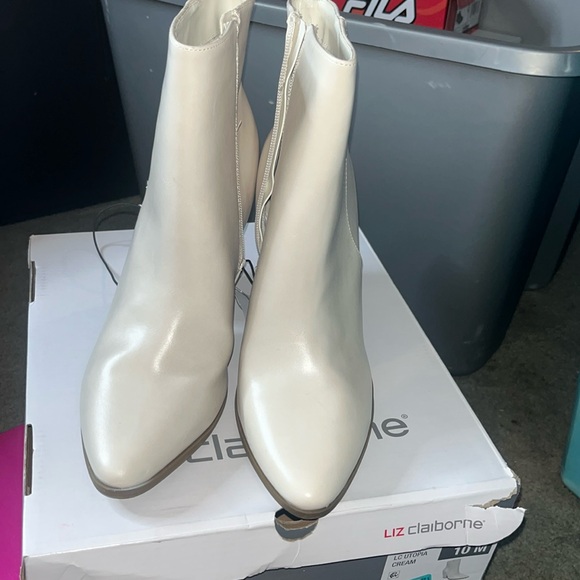 Liz Claiborne Utopia Cream Boots size 10 - Picture 2 of 4